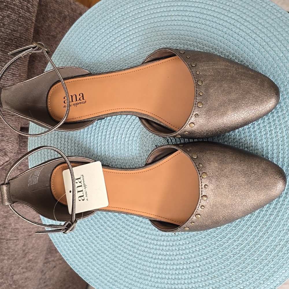 A.N.A BRAND WOMEN'S BRONZE FLAT SHOES WITH ADJUSTABLE ANKLE STRAP SIZE 9